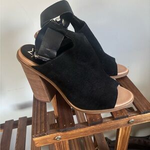 Marc FisherVashi Elegant Black Women's Heeled Sandals